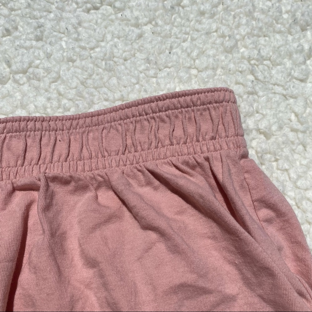 Pink shorts - Picture 3 of 4